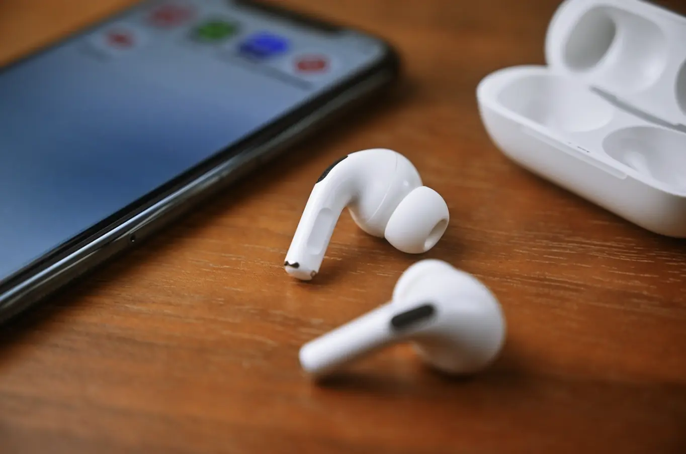 Apple wprowadza funkcję aparatu słuchowego dla AirPods Pro 2, czekając na zatwierdzenie przez FDA