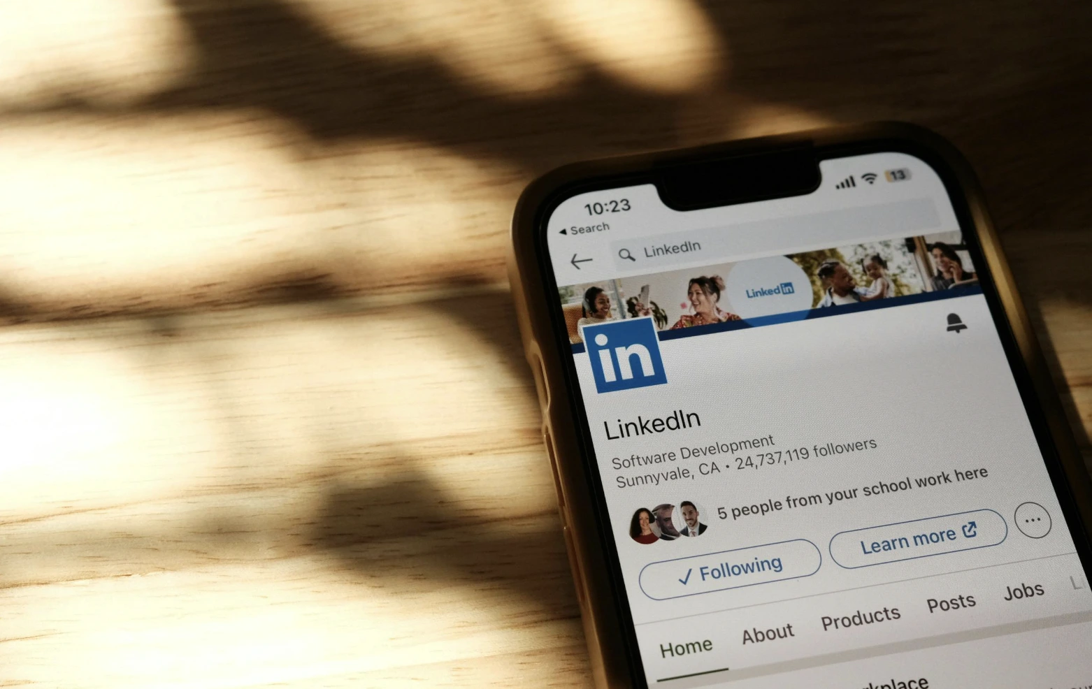 LinkedIn wykorzystuje dane użytkowników do trenowania modeli AI bez jasnej zgody