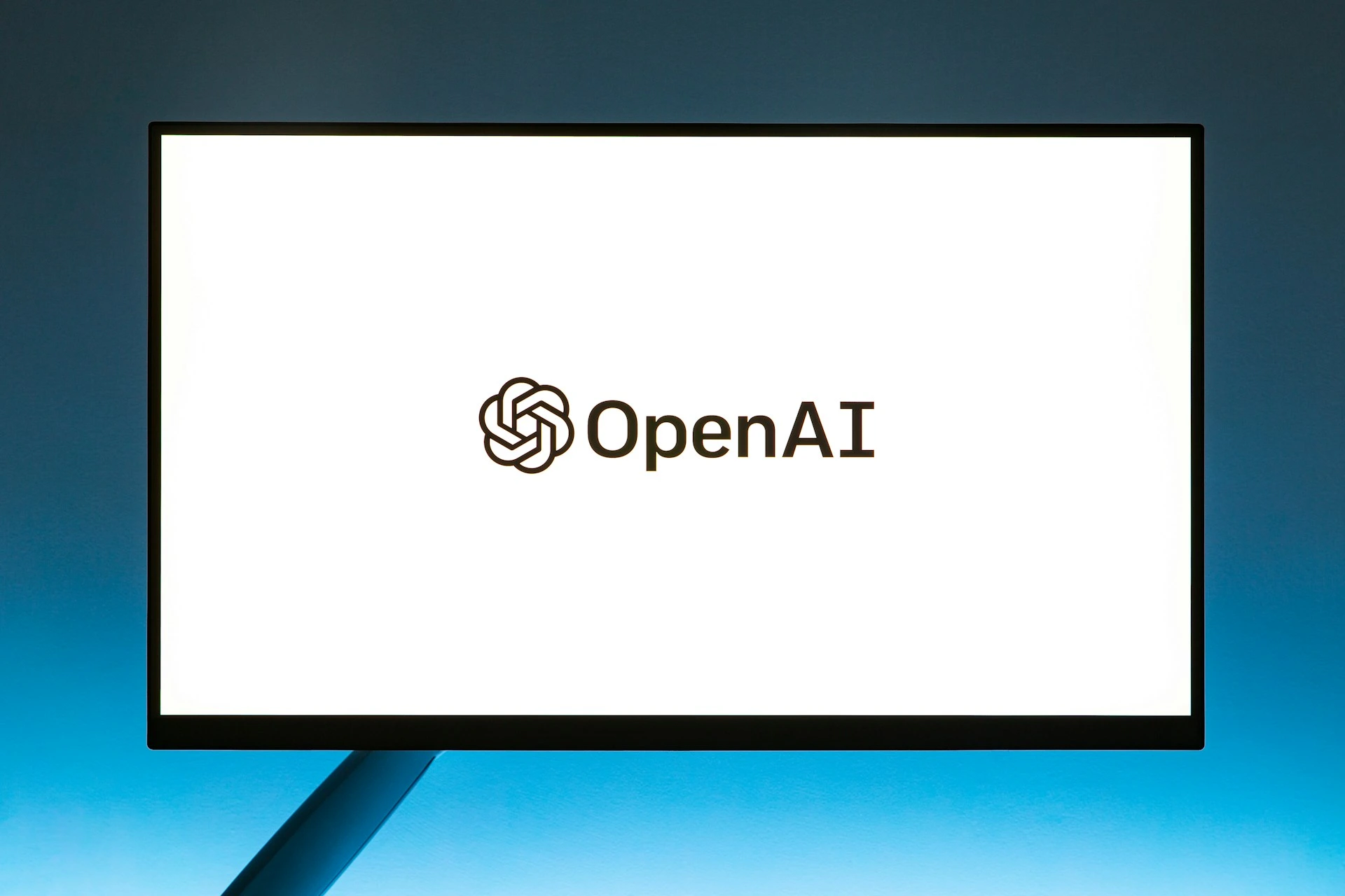 OpenAI Uruchamia Interface Canvas do Pisanie i Kodowania Projektów