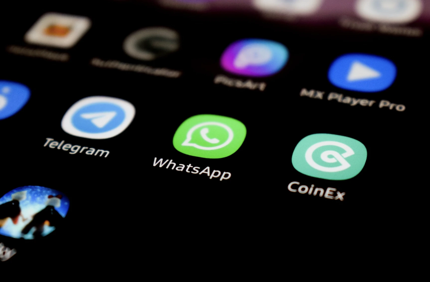 Malware PixPirate Wykorzystuje WhatsApp do Oszukiwania Użytkowników i Kradzieży Danych Finansowych