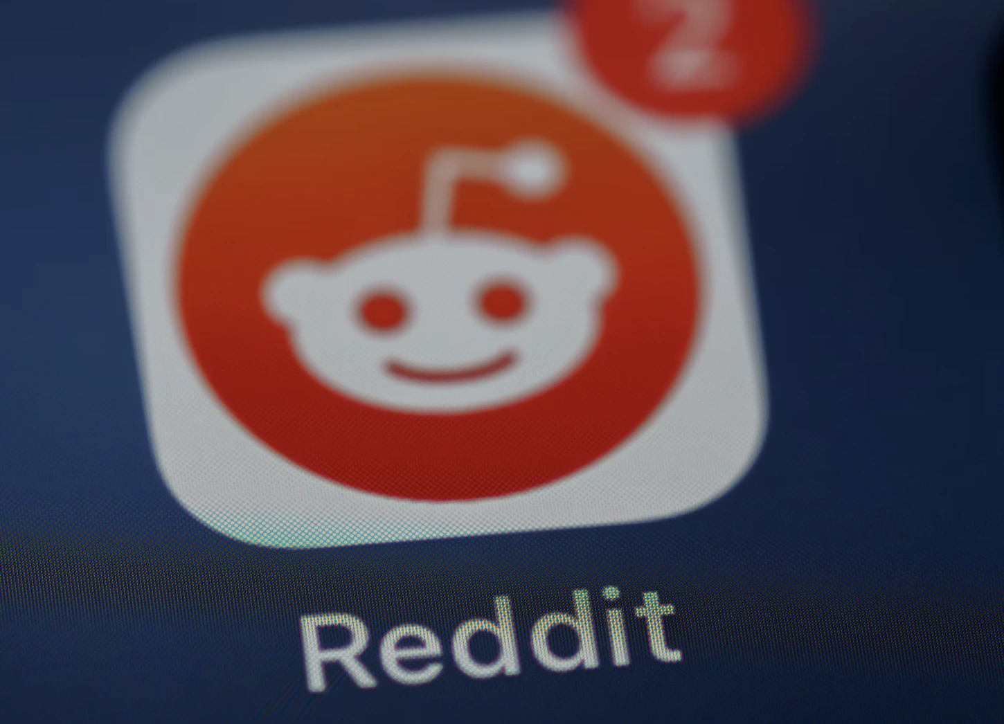 Reddit Wprowadza AI-Napędzane „Redditowe Odpowiedzi”