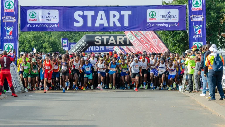 Humanoidalne Roboty Przebiegły Pierwszy Półmaraton Obok Ludzi w Pekinie Humanoidalne Roboty Przebiegły Pierwszy Półmaraton Obok Ludzi w Pekinie