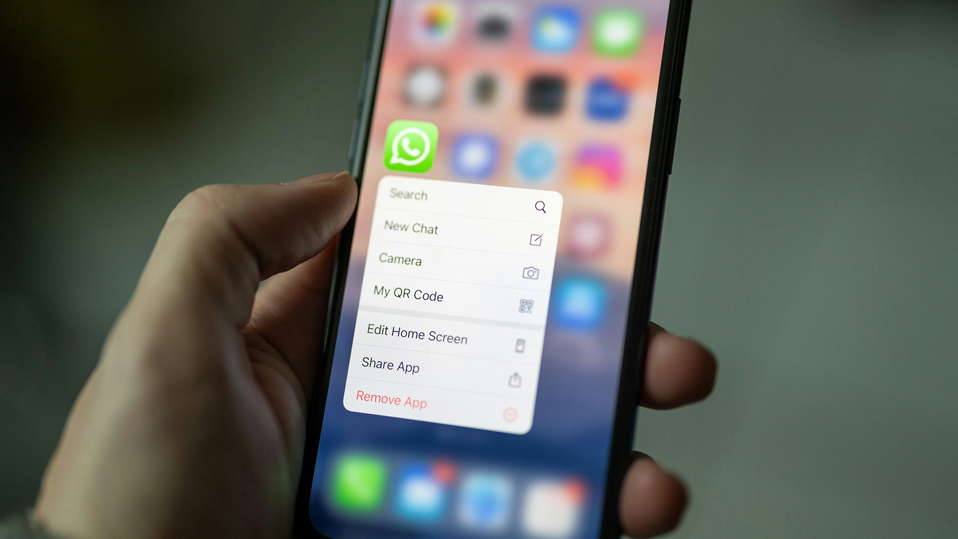 Meta dodaje streszczenia zasilane przez AI do WhatsApp