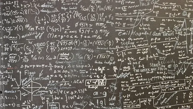 Cambridge Prowadzi Debatę na Temat Roli SI w Rozwiązywaniu Najtrudniejszych Problemów Matematycznych