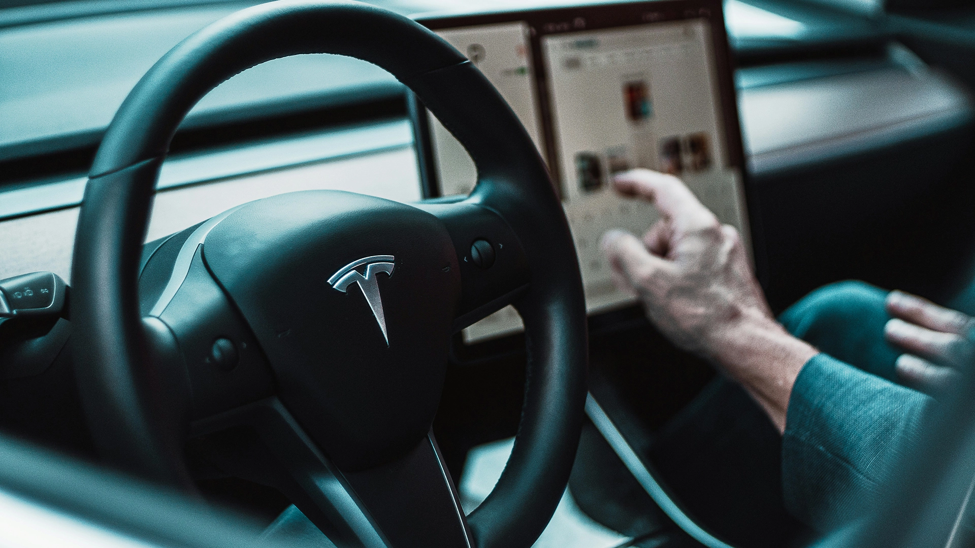 Tesla Obciążona Wyrokiem o Wartości 243M Dolarów Po Odtworzeniu Danych o Wypadku przez Hackera