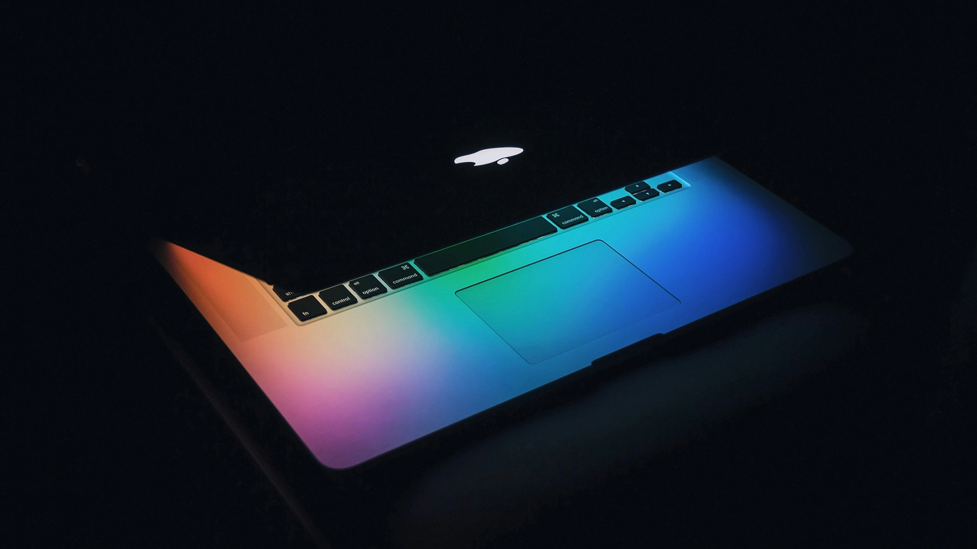 Hakerzy Atakują Systemy MacOS Pomimo Wbudowanych Zabezpieczeń